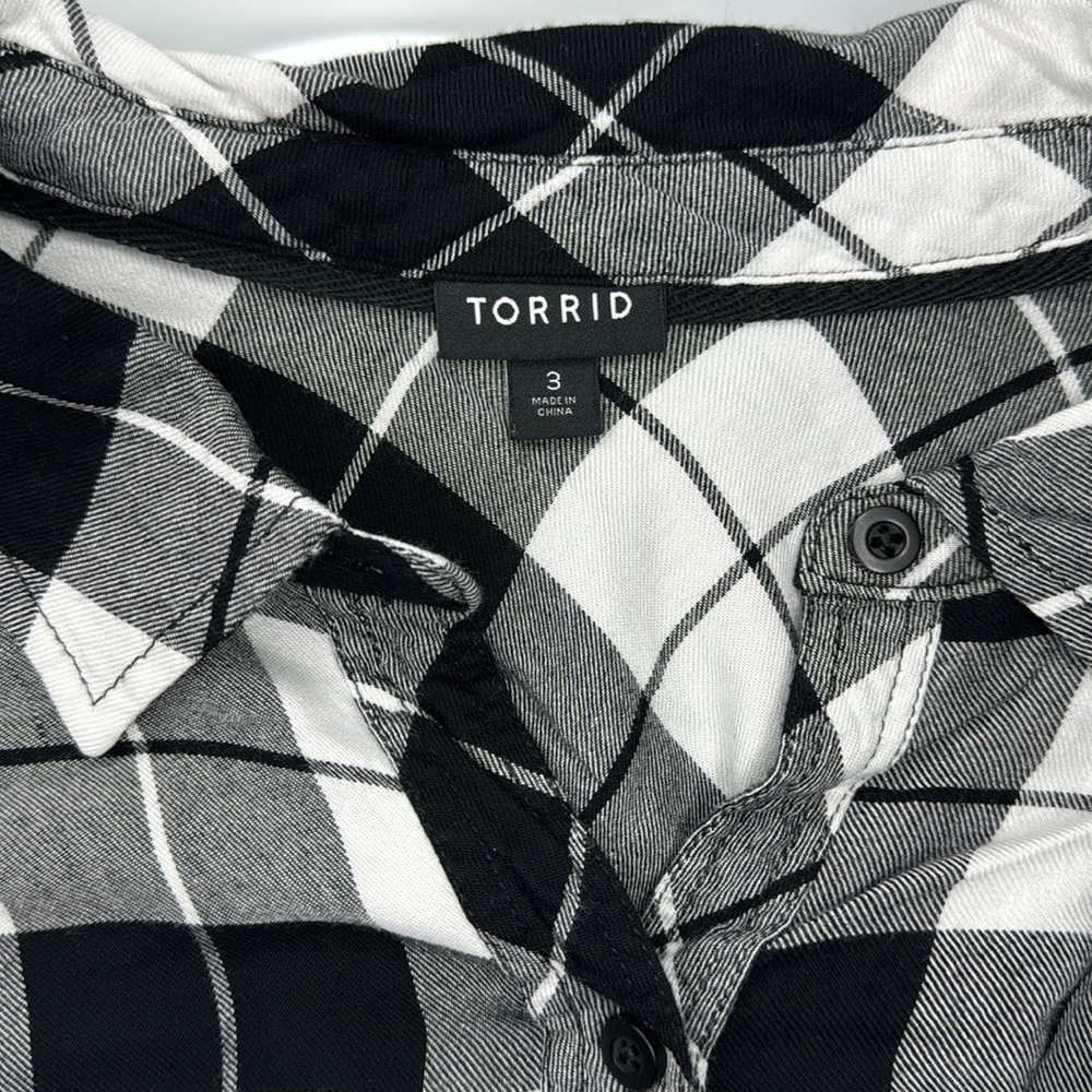 Torrid black & white plaid long sleeve button down top 3 - Picture 6 of 9